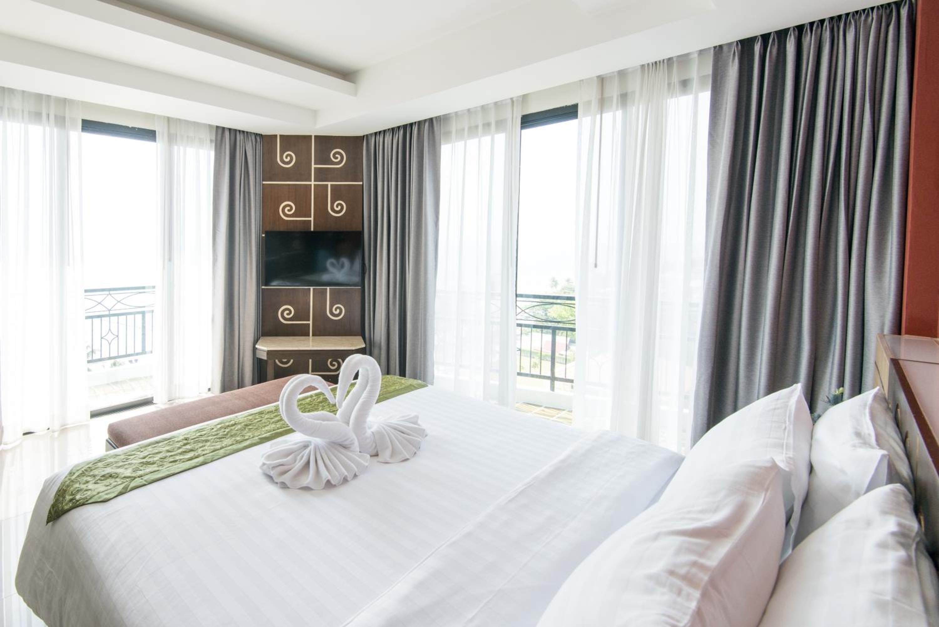 Deluxe Corner Seaview