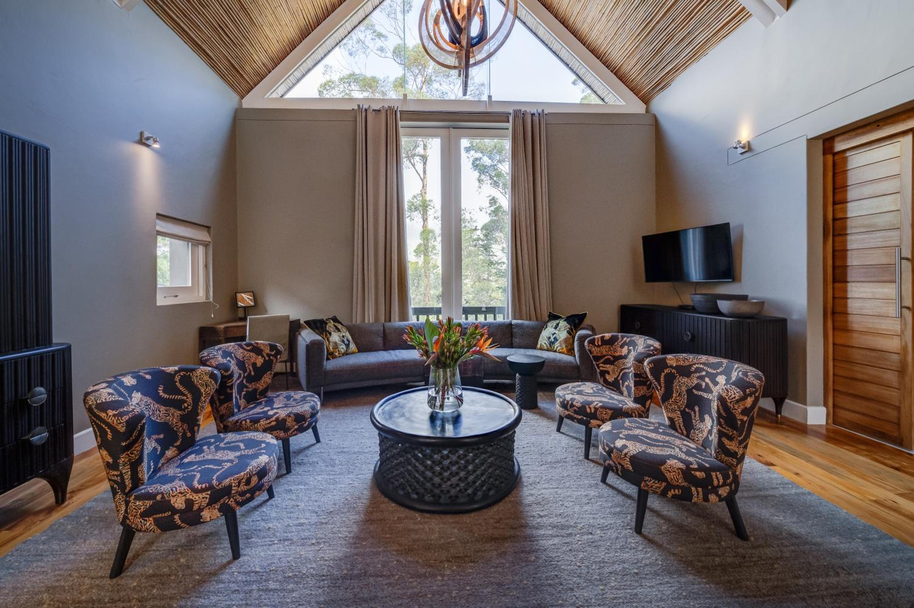 Maison Noir Grandmaster Suite