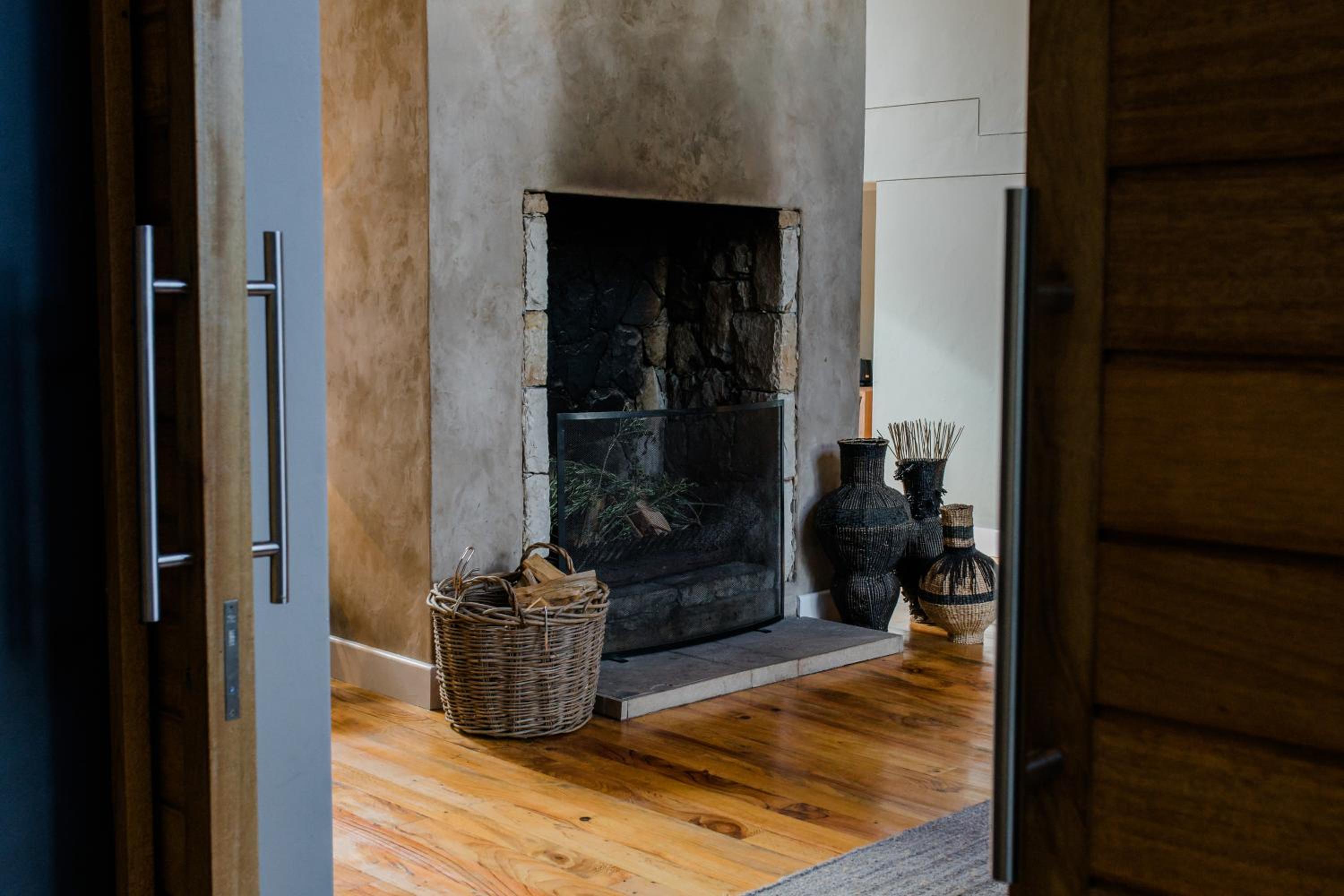Maison Noir Grandmaster Suite