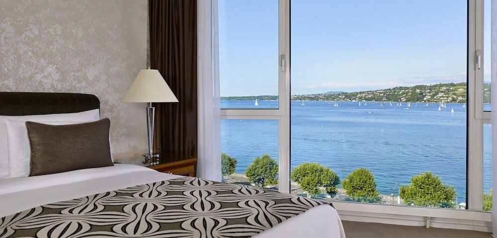 Junior Suite, 1 King Bed, Lake View