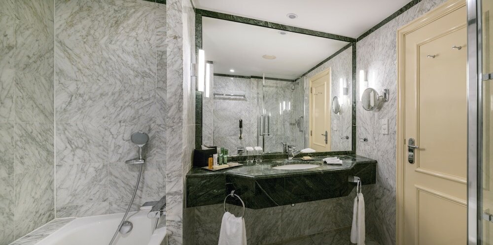 Executive Room, 1 King Bed, Club Lounge Access