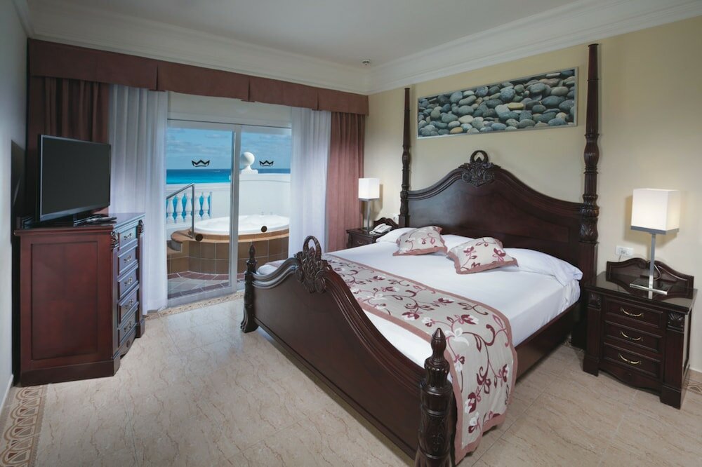 Suite, Jetted Tub, Ocean View (U)