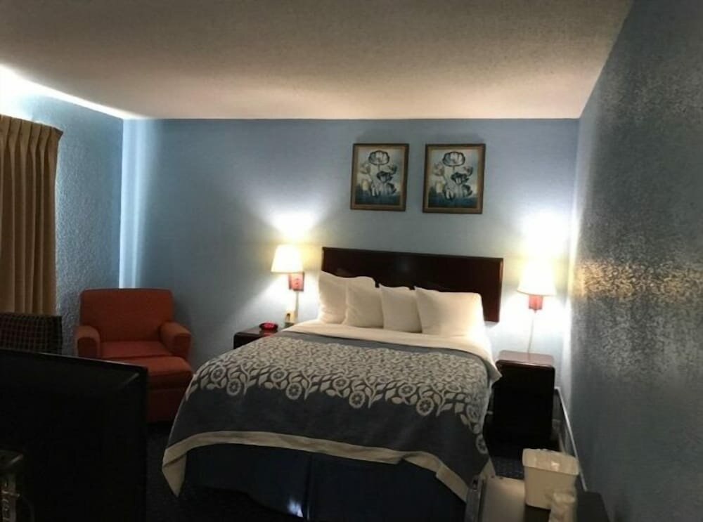 Standard Room, 1 Queen Bed