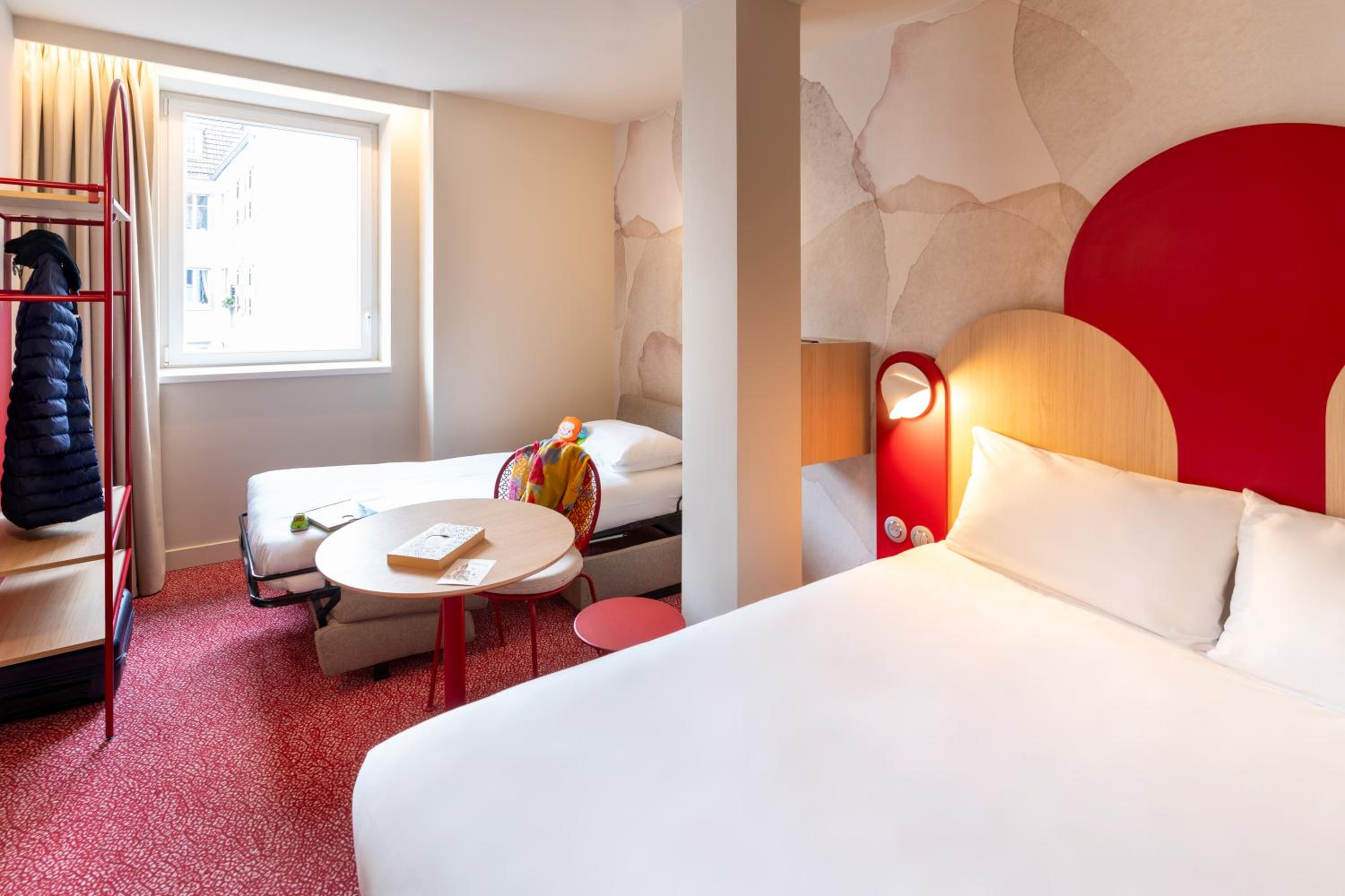 Comfort Queen Room with Convertible Chair