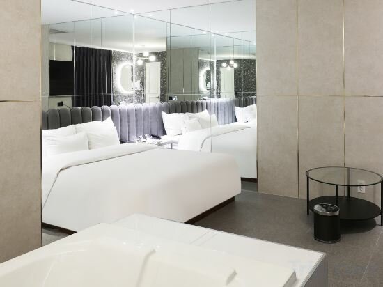Premium Suite Room