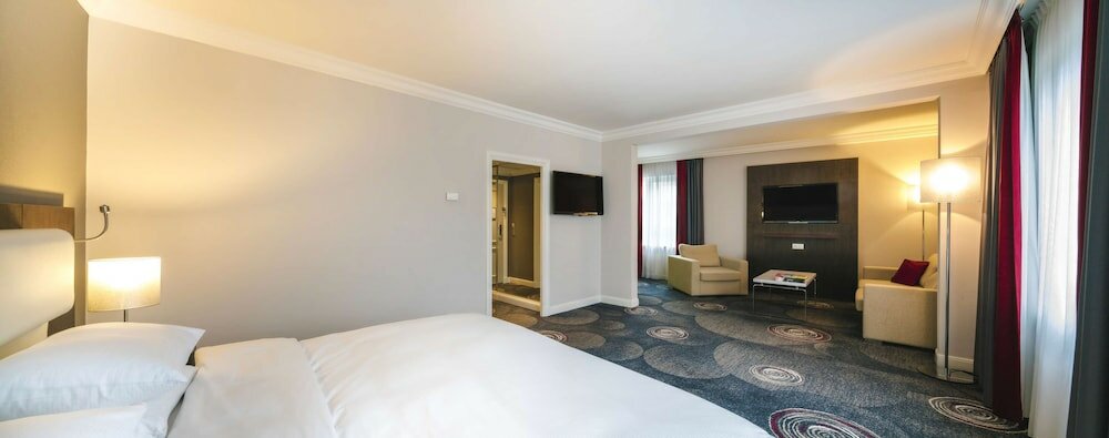 Family Room, 1 King Bed