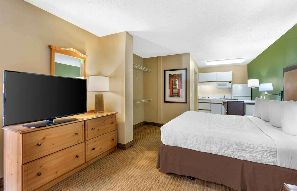 Deluxe Studio, 1 King Bed with Sofa bed, Non Smoking