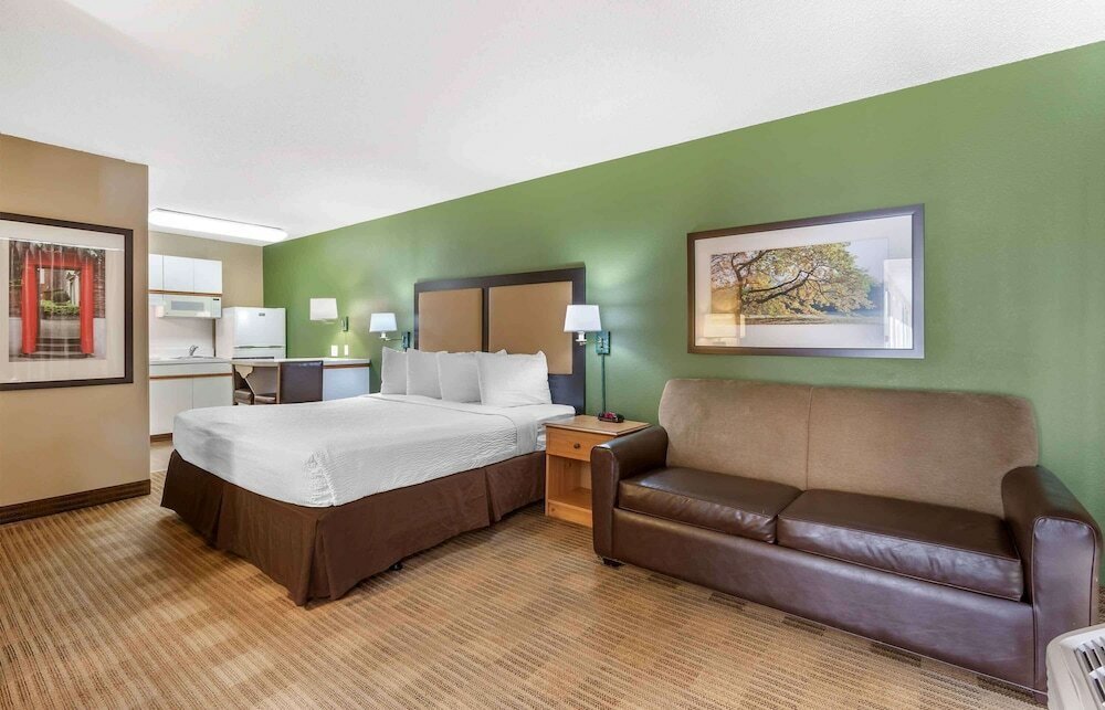Deluxe Studio, 1 King Bed with Sofa bed, Non Smoking