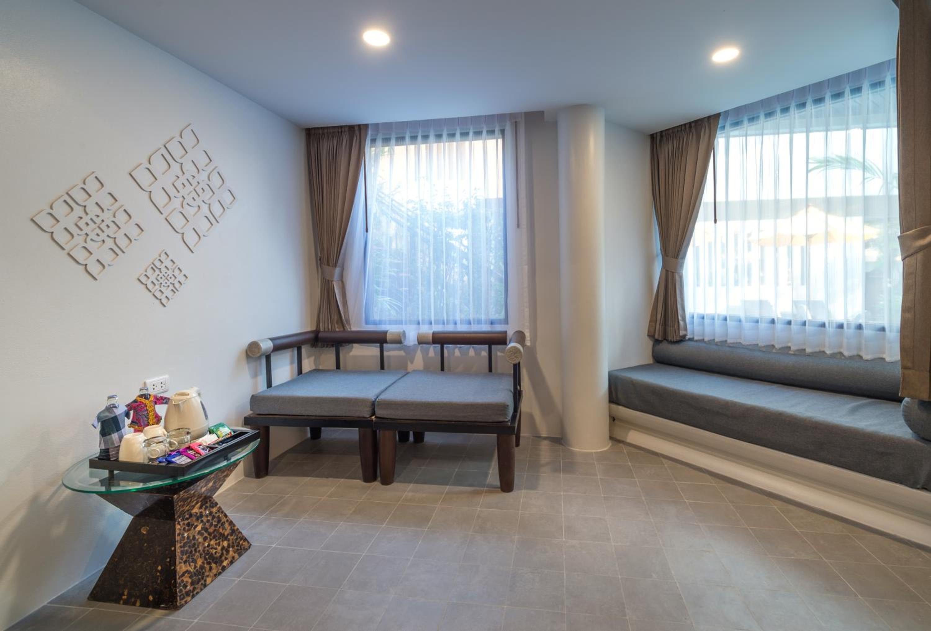 Deluxe Double Room with Pool Access