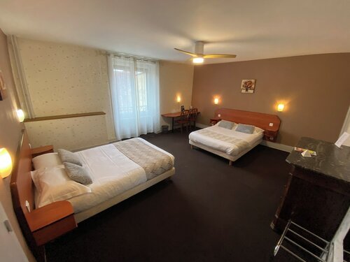 Quadruple Room, City View в Nouvel Hotel