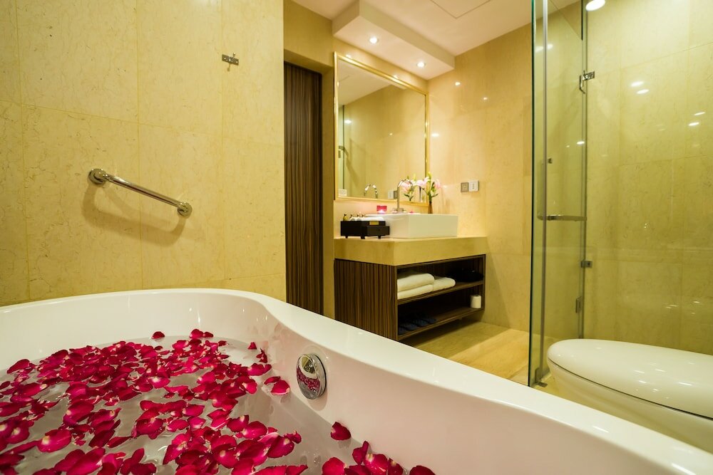 Executive Room, 1 King Bed, Non Smoking, City View