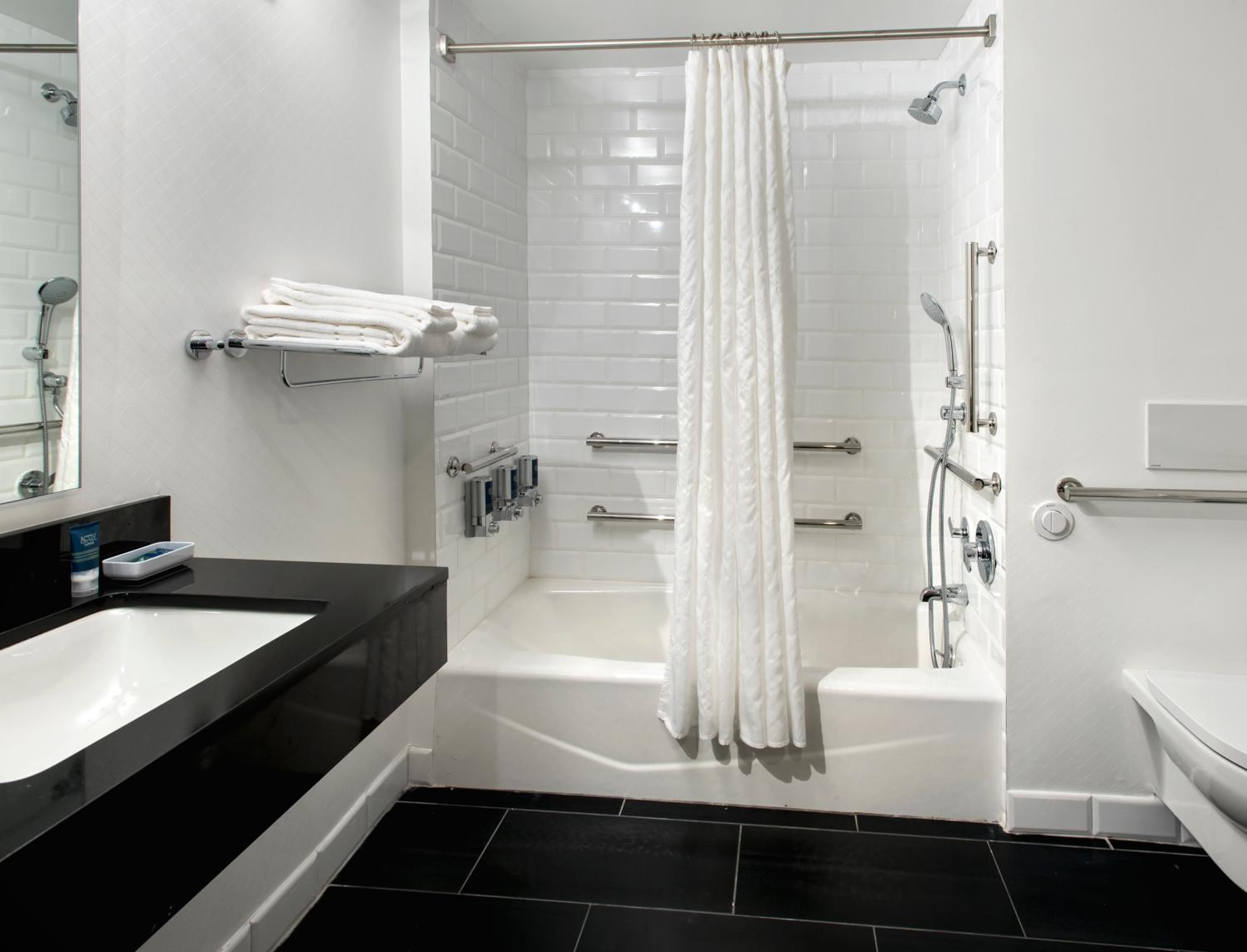 King Room - Mobility Accessible with Tub