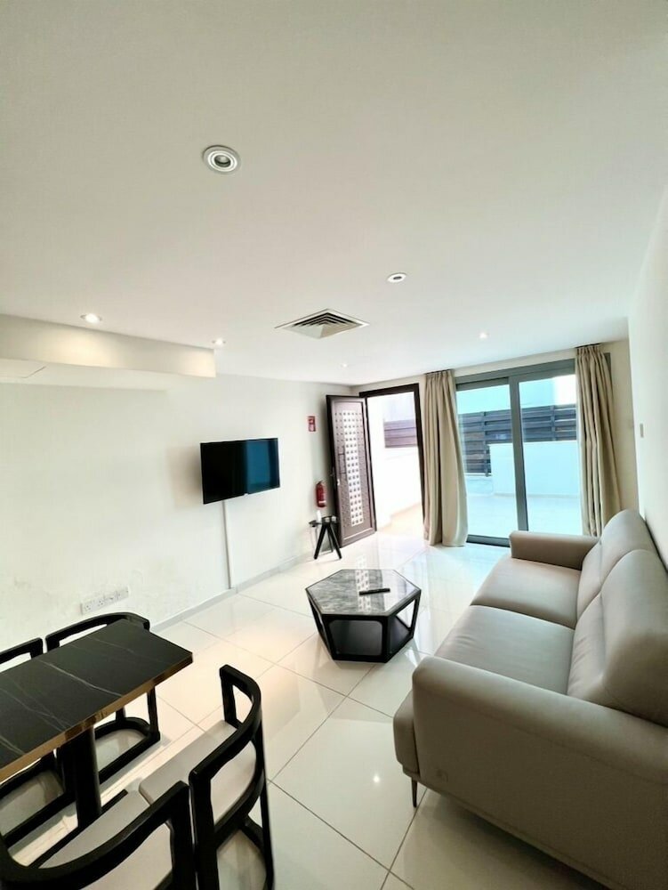 Luxury Apartment, 2 Bathrooms, Ground Floor