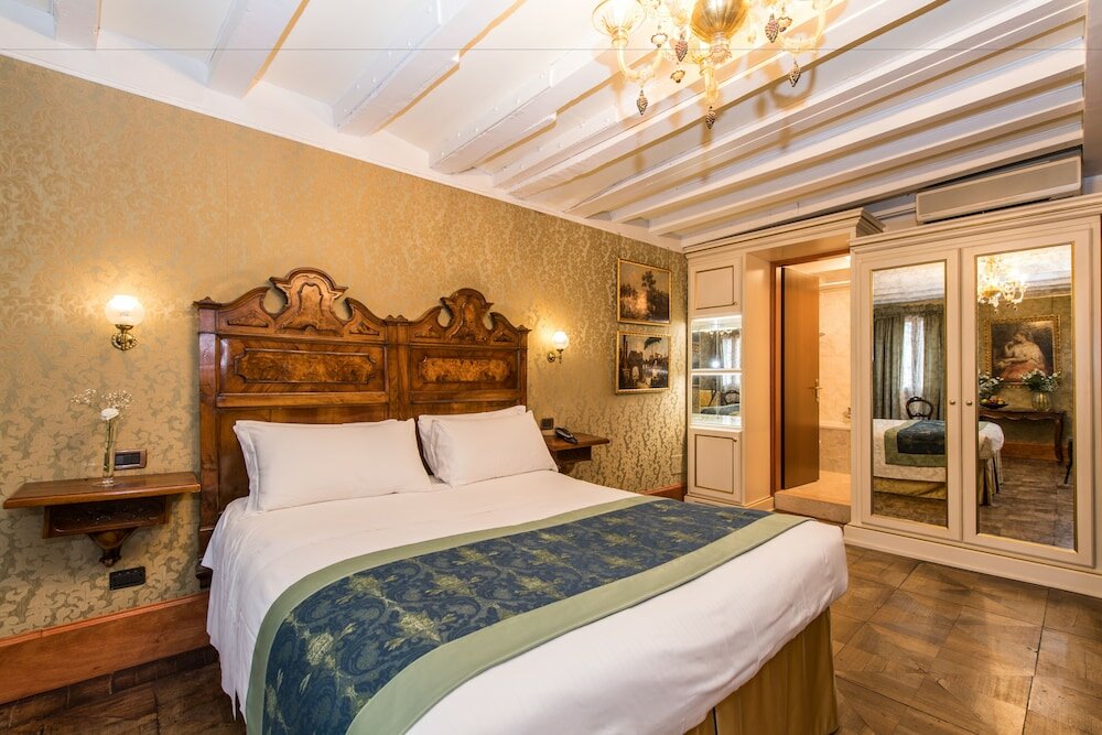 Superior Room, Canal View