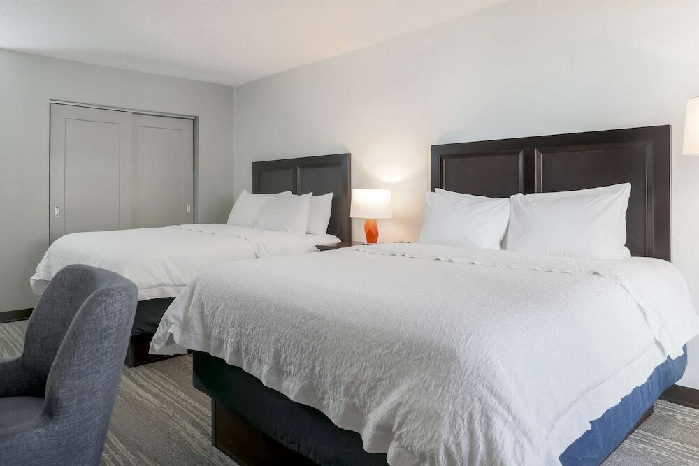 Room, 2 Queen Beds, Partial Ocean View