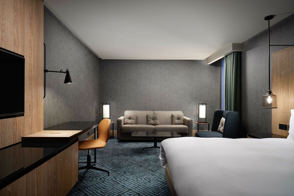 Junior Suite, 1 King Bed - Lounge Access