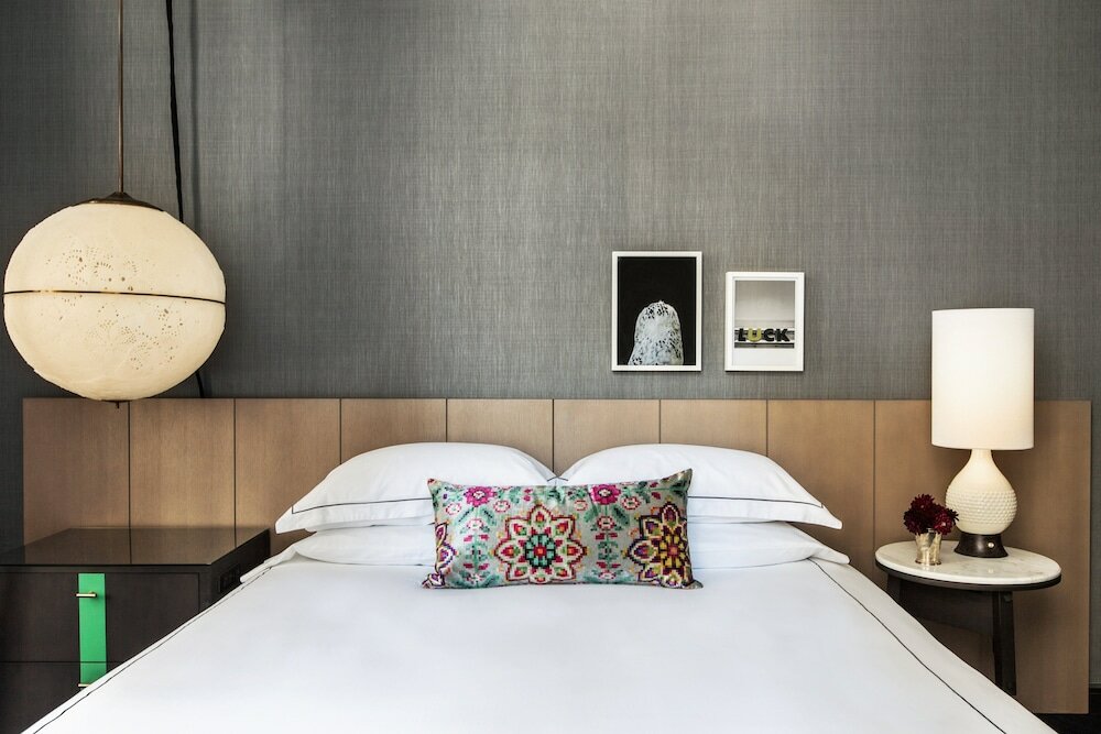 Room, 1 Queen Bed (Walk-In Shower)