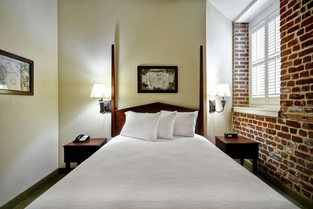 One Queen Bed, Non-Smoking