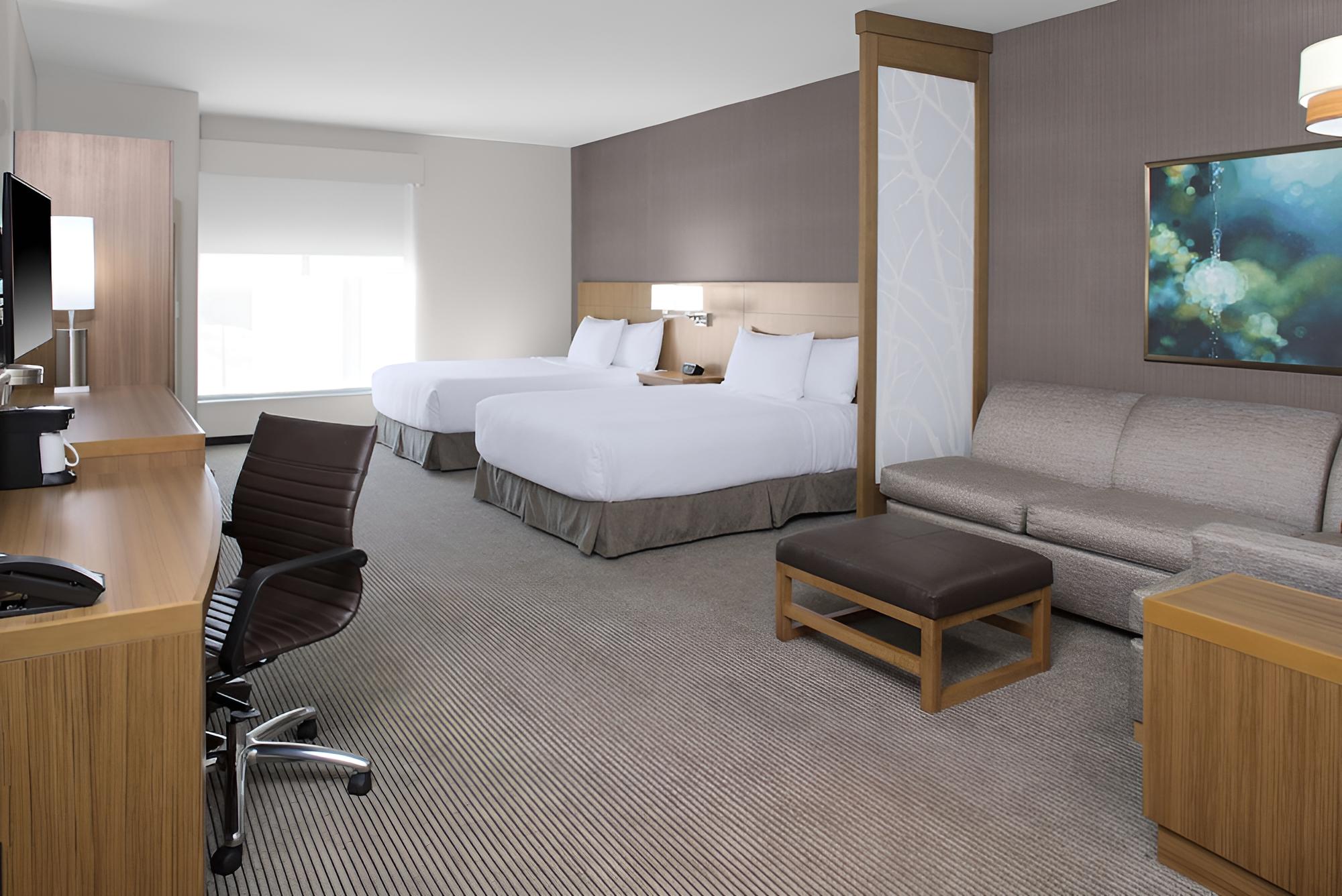 Room, Accessible (2 Queen & 1 Sofa Bed With Shower)