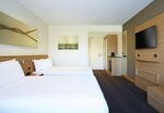 Standard Room, 2 Double Beds, City View в Crowne Plaza Canberra