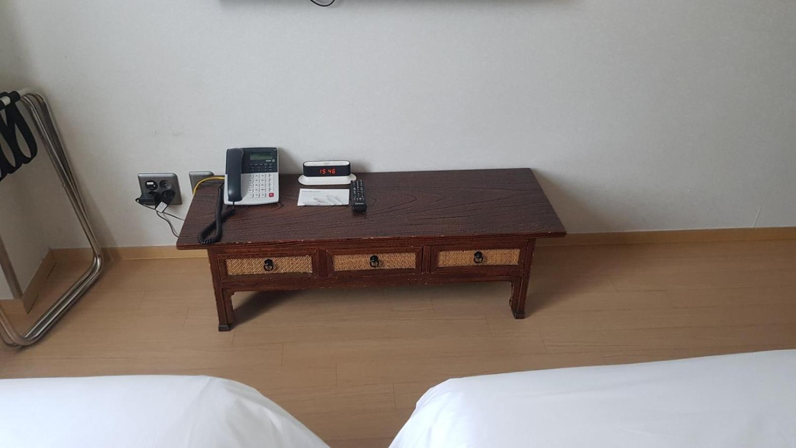 Ondol Twin (2 Single Beds, No Carpet)