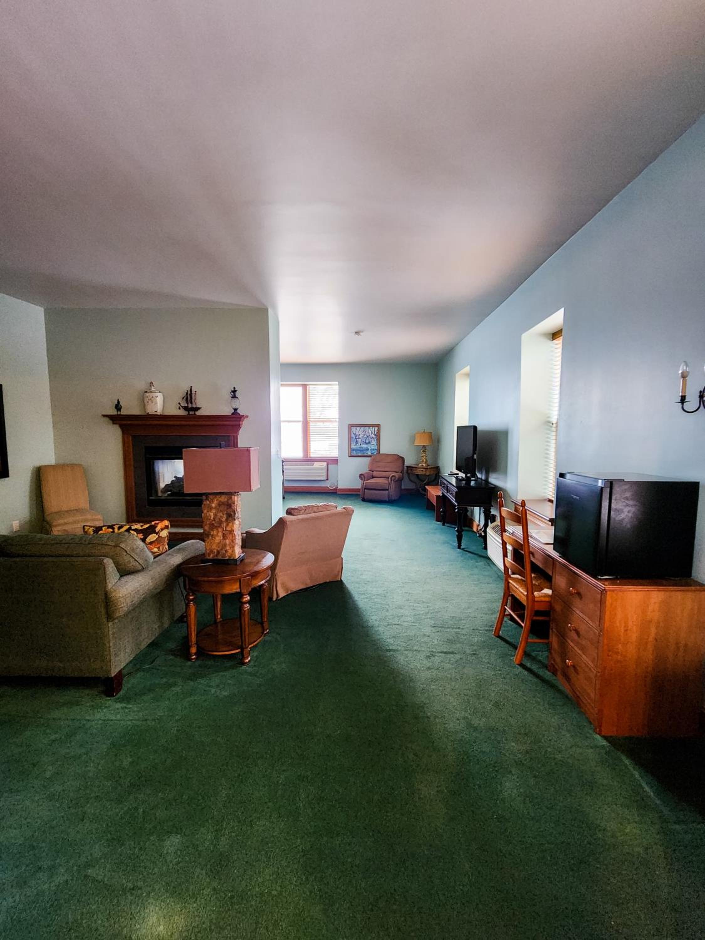 Deluxe King Suite