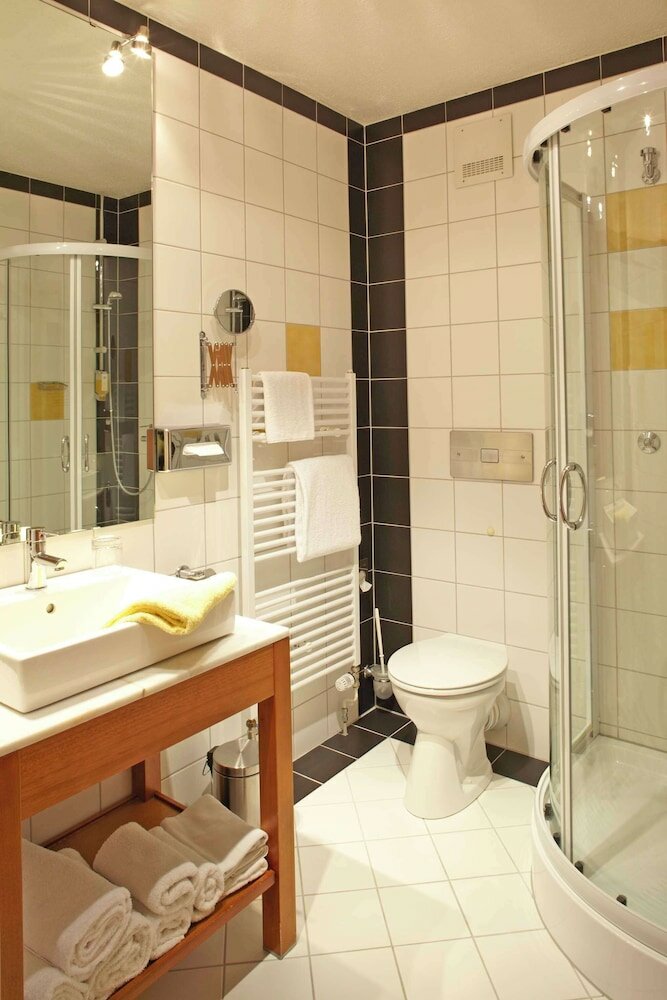 Suite, 1 King Bed (Shower Only;Cozy Sitting Corner)