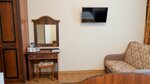 Двухместный номер с двуспальной кроватью и диваном в Кавказ