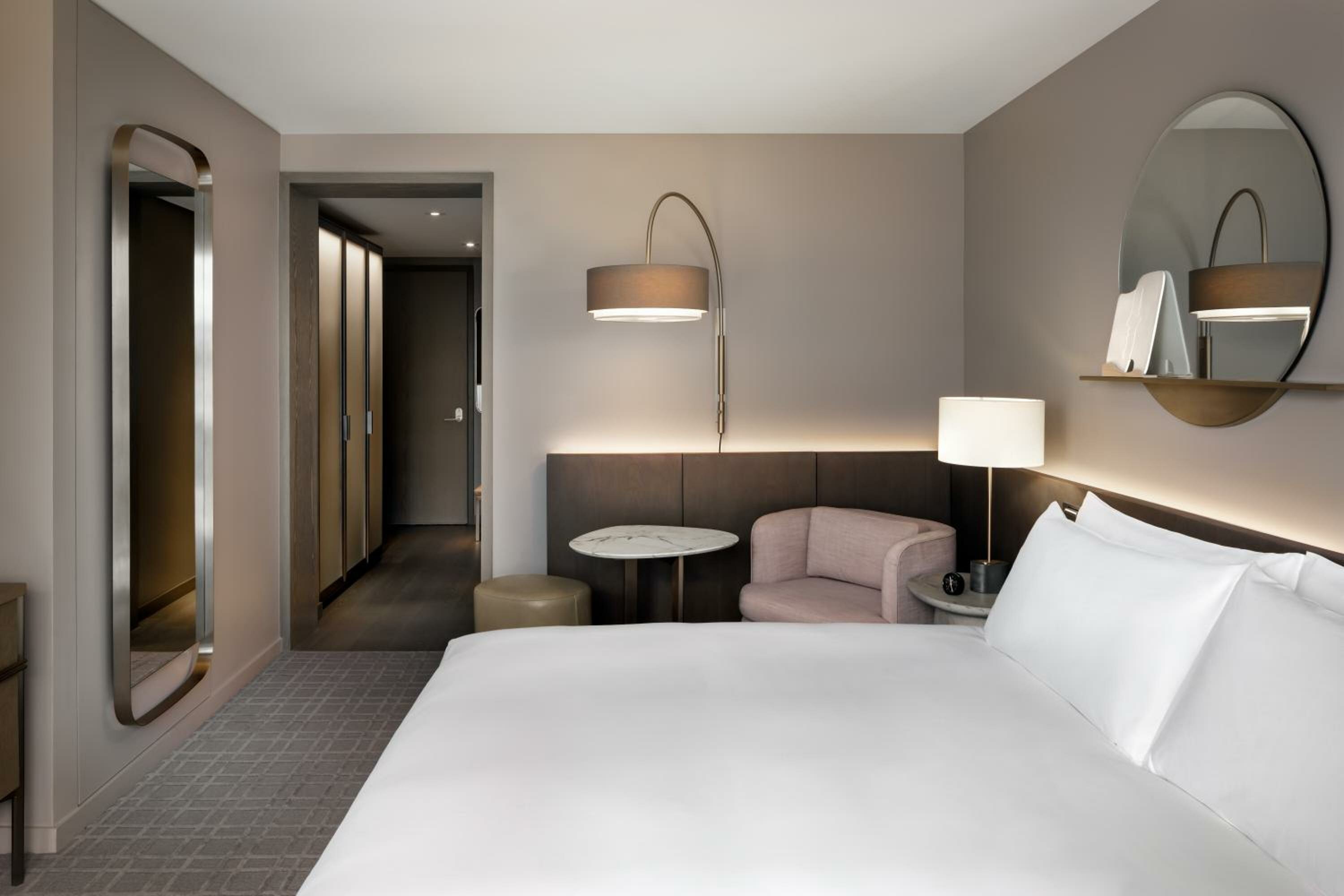 Fairmont King Room with Balcony - Hearing Access