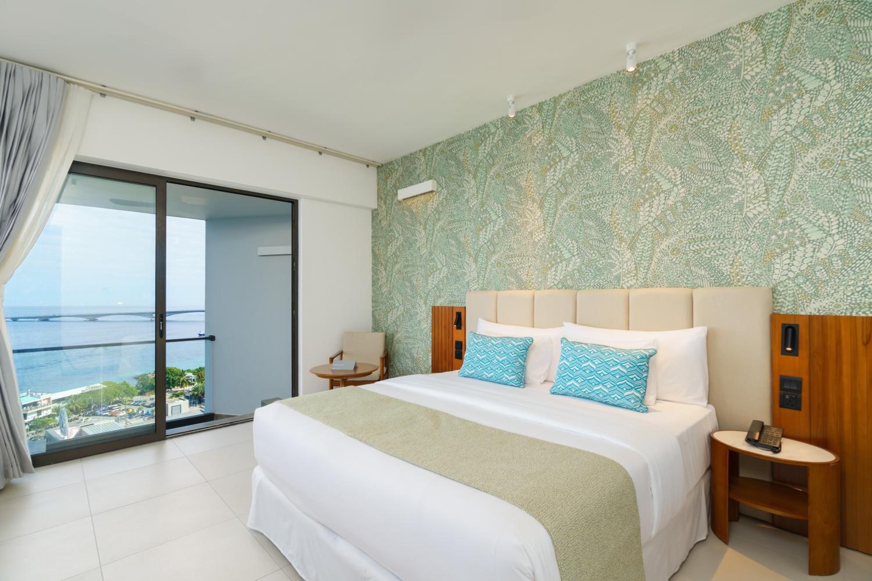 Superior Ocean Front Deluxe (Free Airport Transfer)