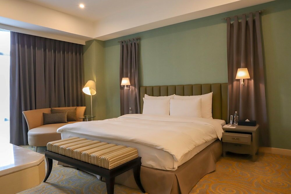 Suite, 1 King Bed (Victoria)