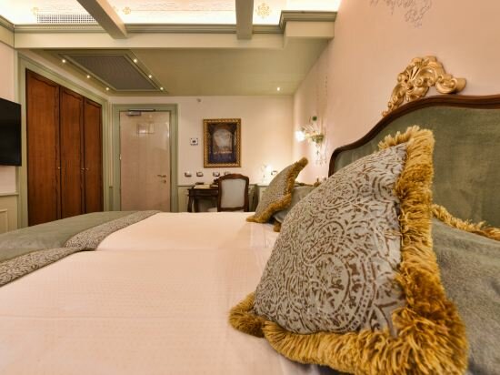 Superior Double Room Golden Leaf