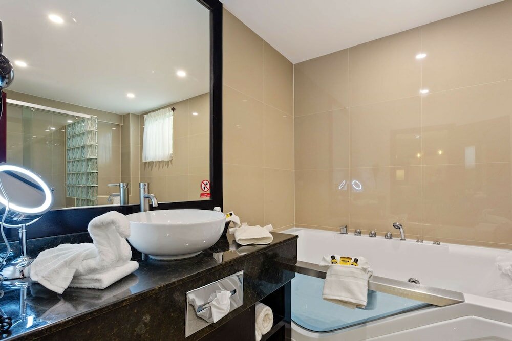 Deluxe Room, 2 Queen Beds, Non Smoking, Refrigerator