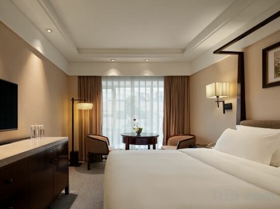 Queen Room With City View