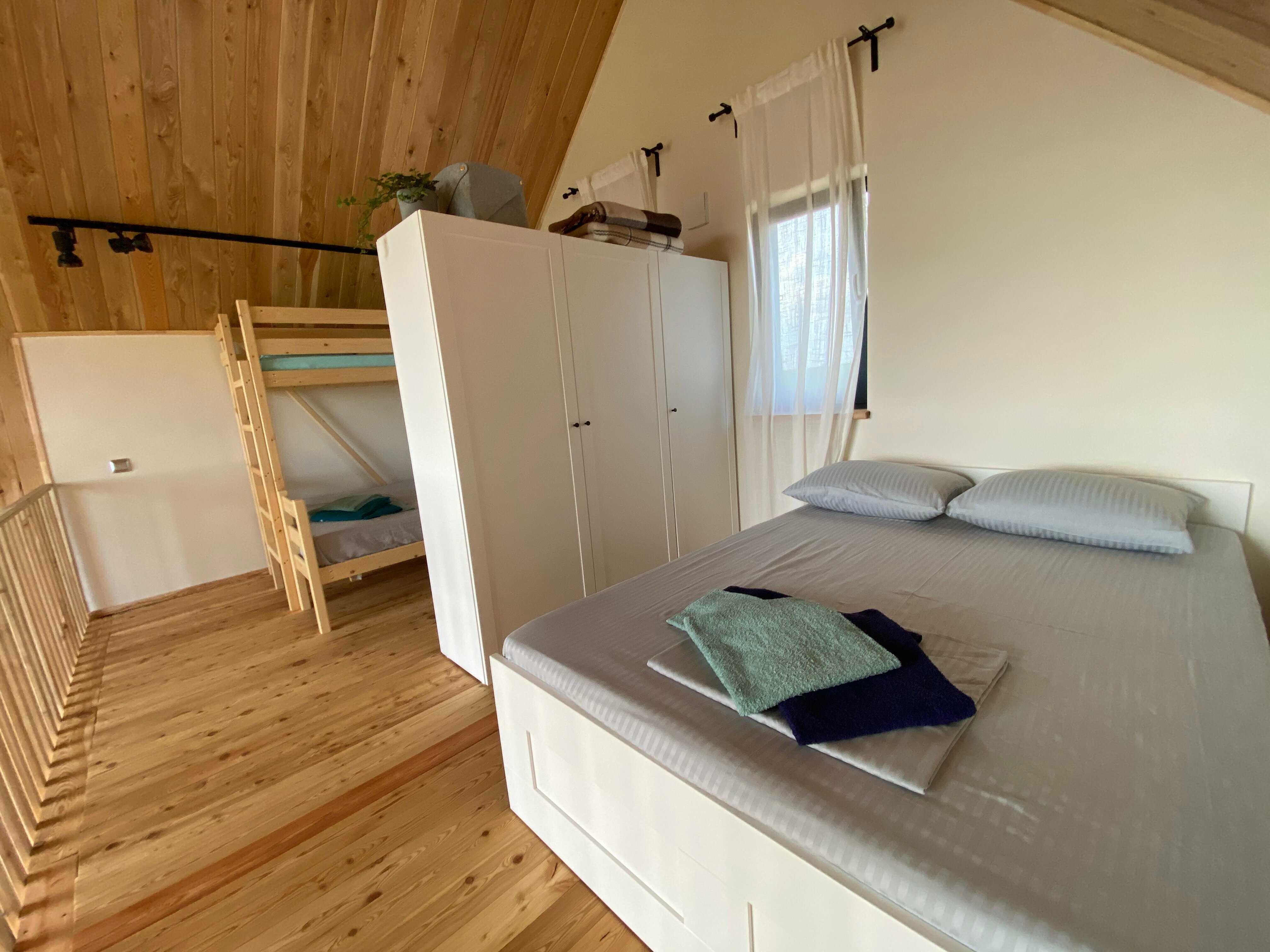 Дом Барн с террасой и видом на море