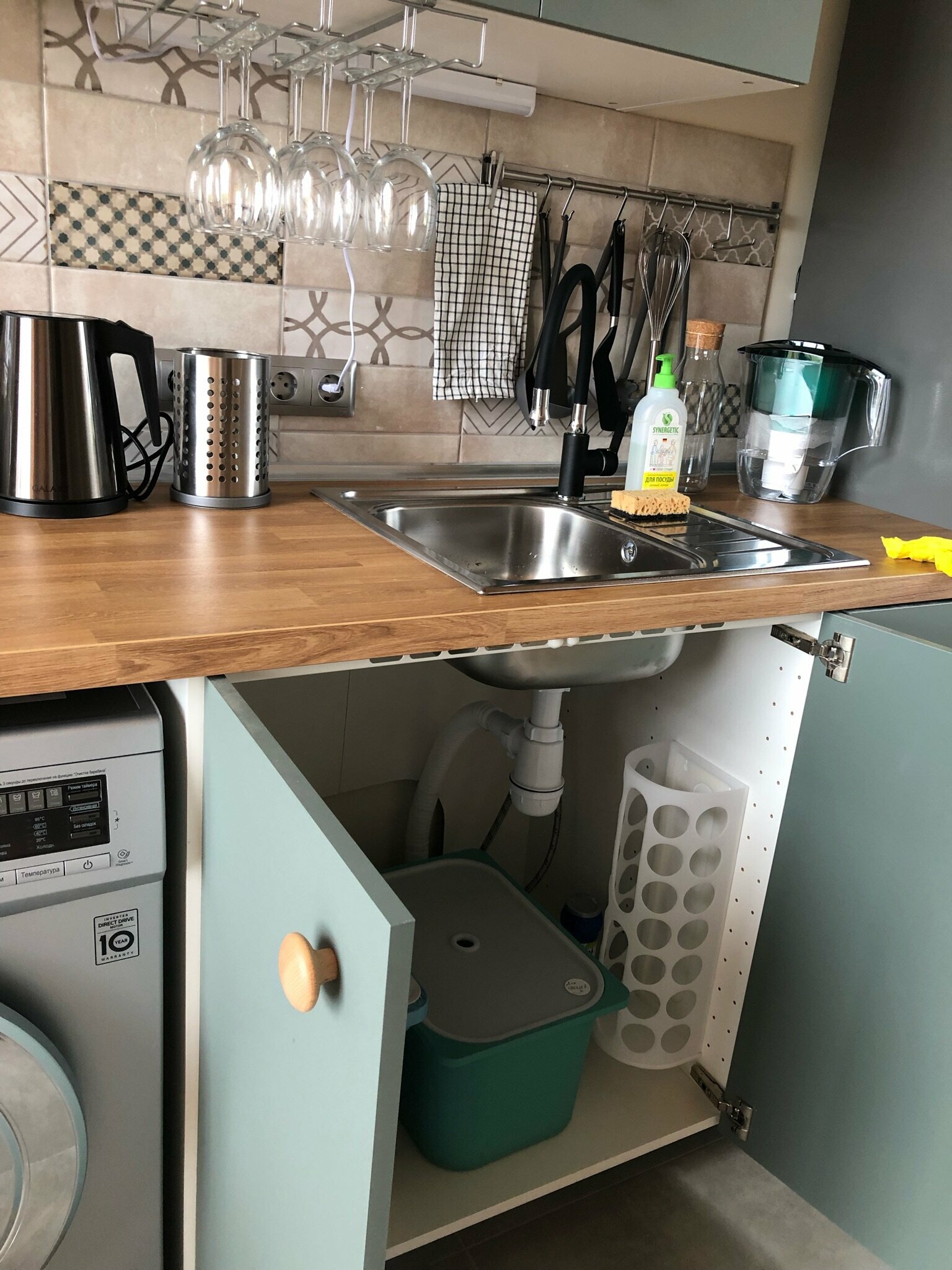 Дом Барн с террасой и видом на море