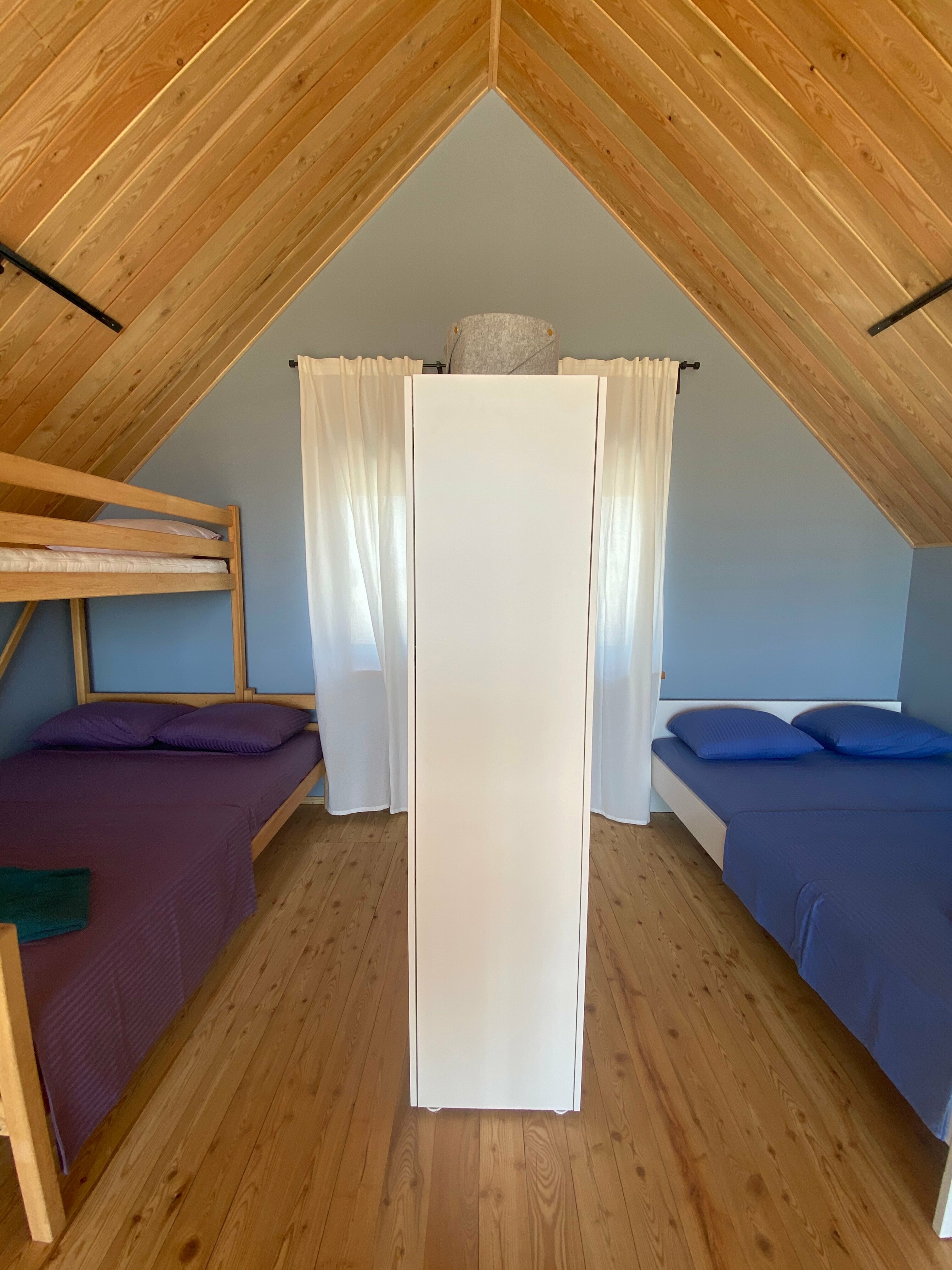 Дом Барн с террасой и видом на море