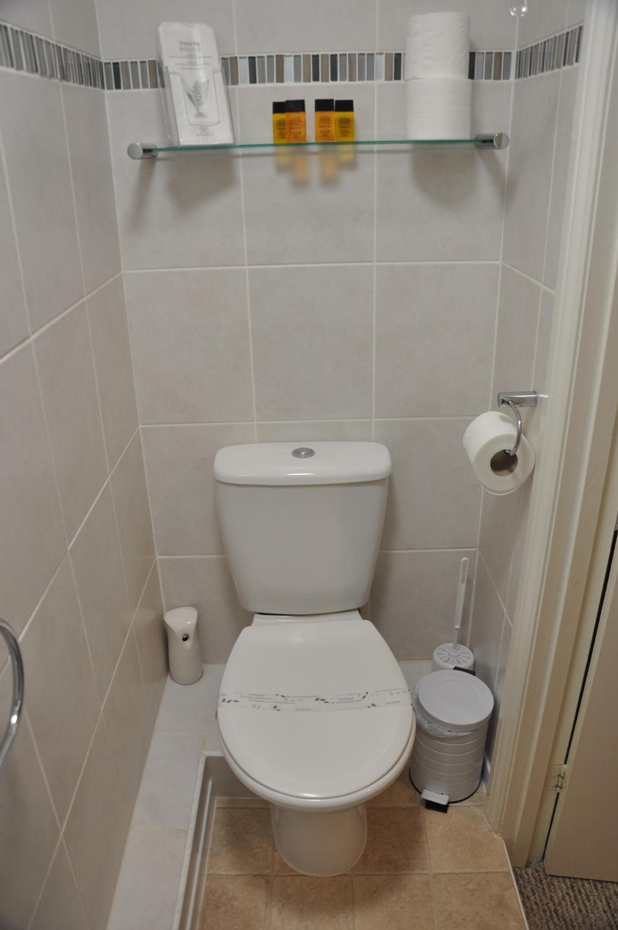 Compact Double Room En-suite with shower