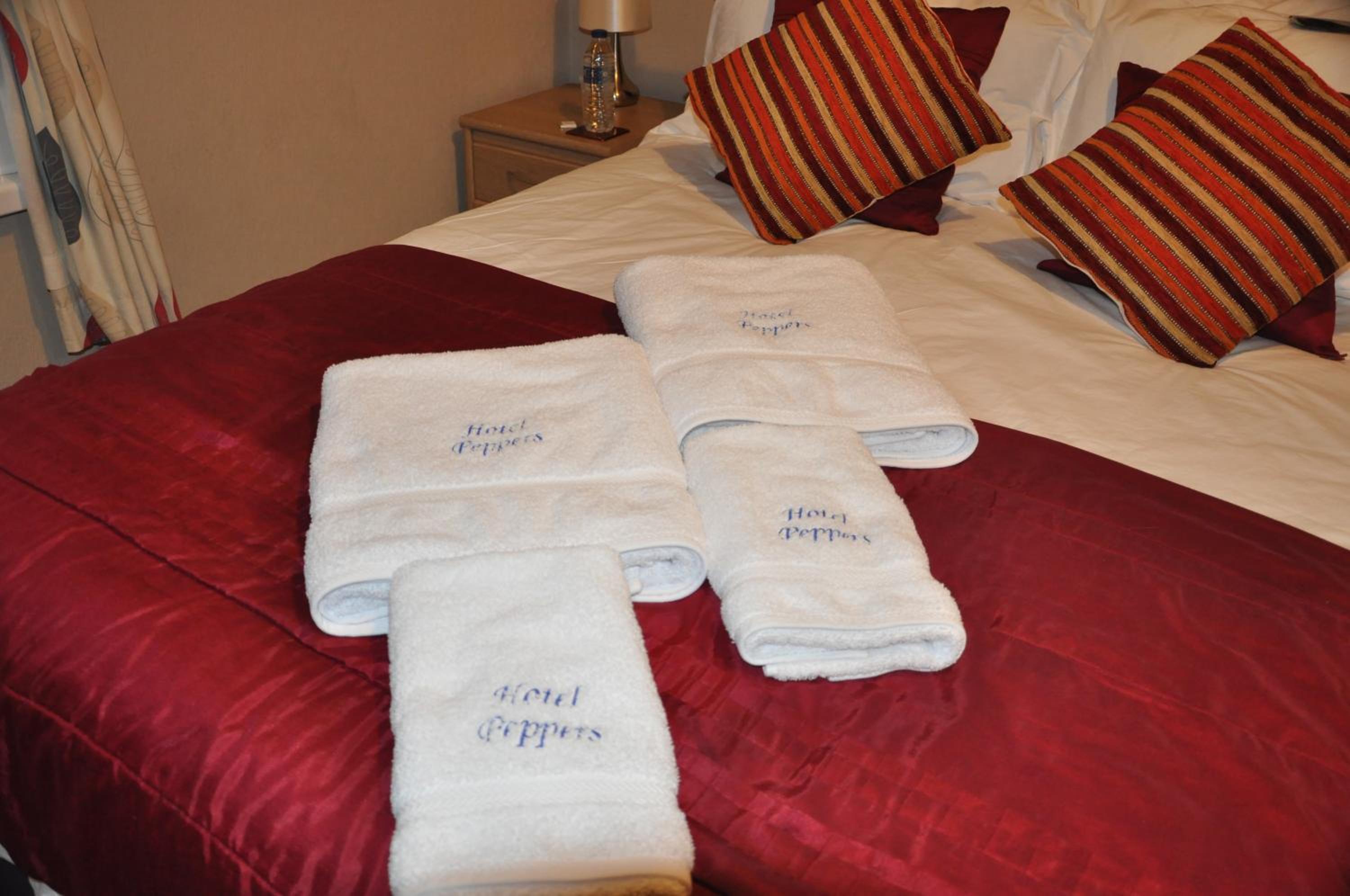 Compact Double Room En-suite with shower