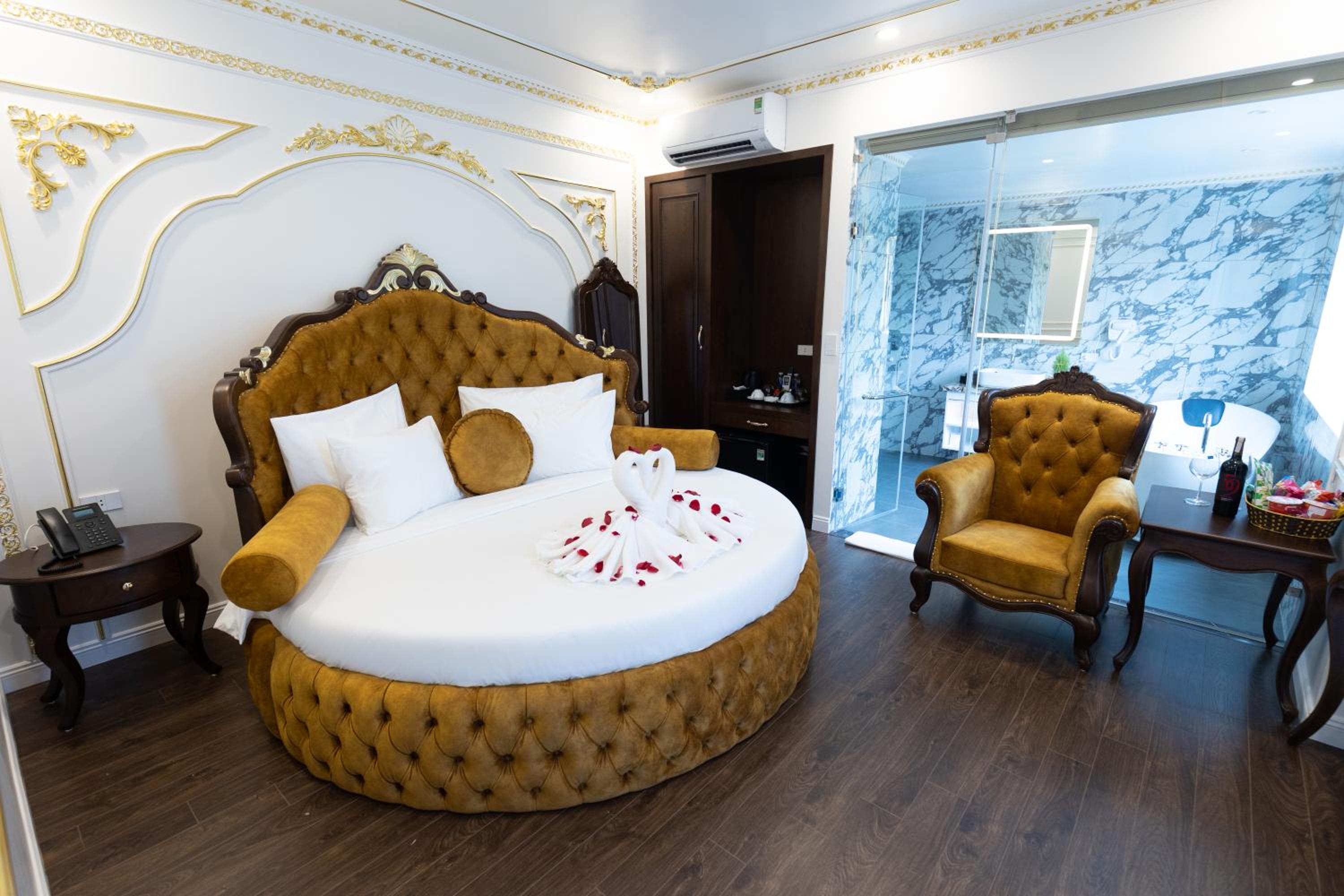 Suite with Spa Bath