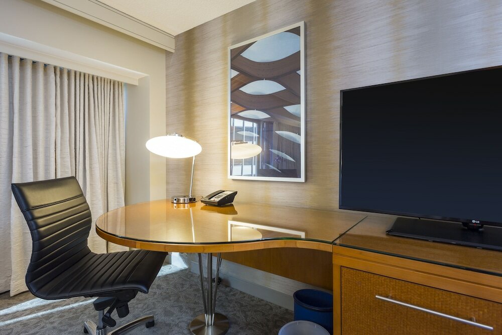 Classic Room, 1 King Bed, City View