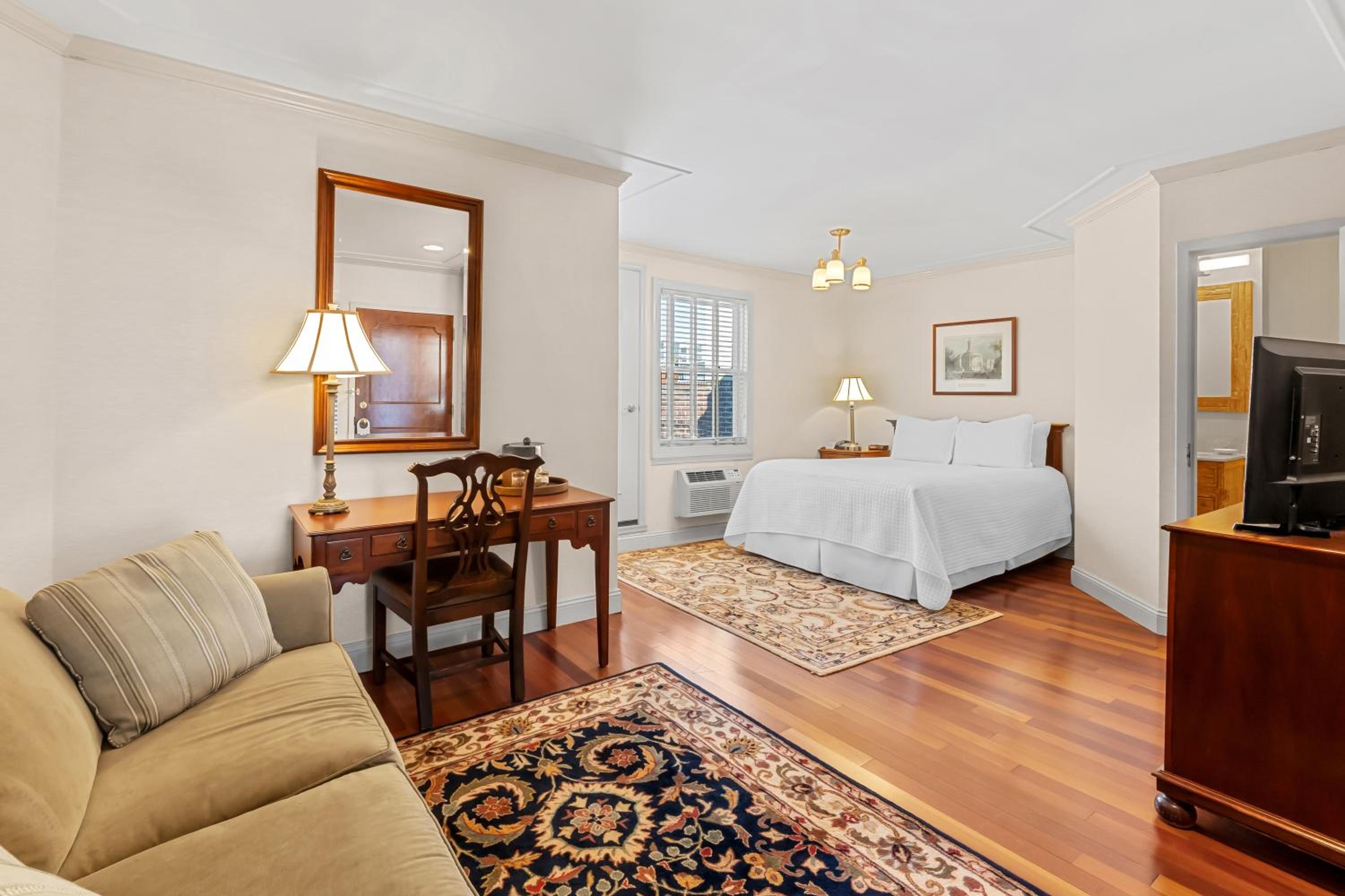 Deluxe Queen Room