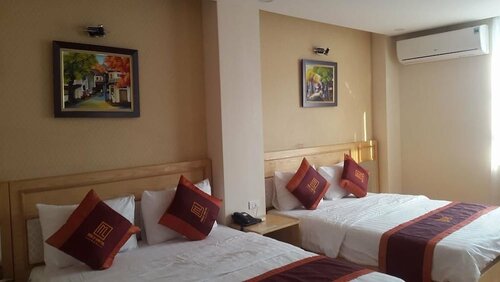 Общее спальное помещение, 1 спальня, ванна, вид на город в Mely Hotel
