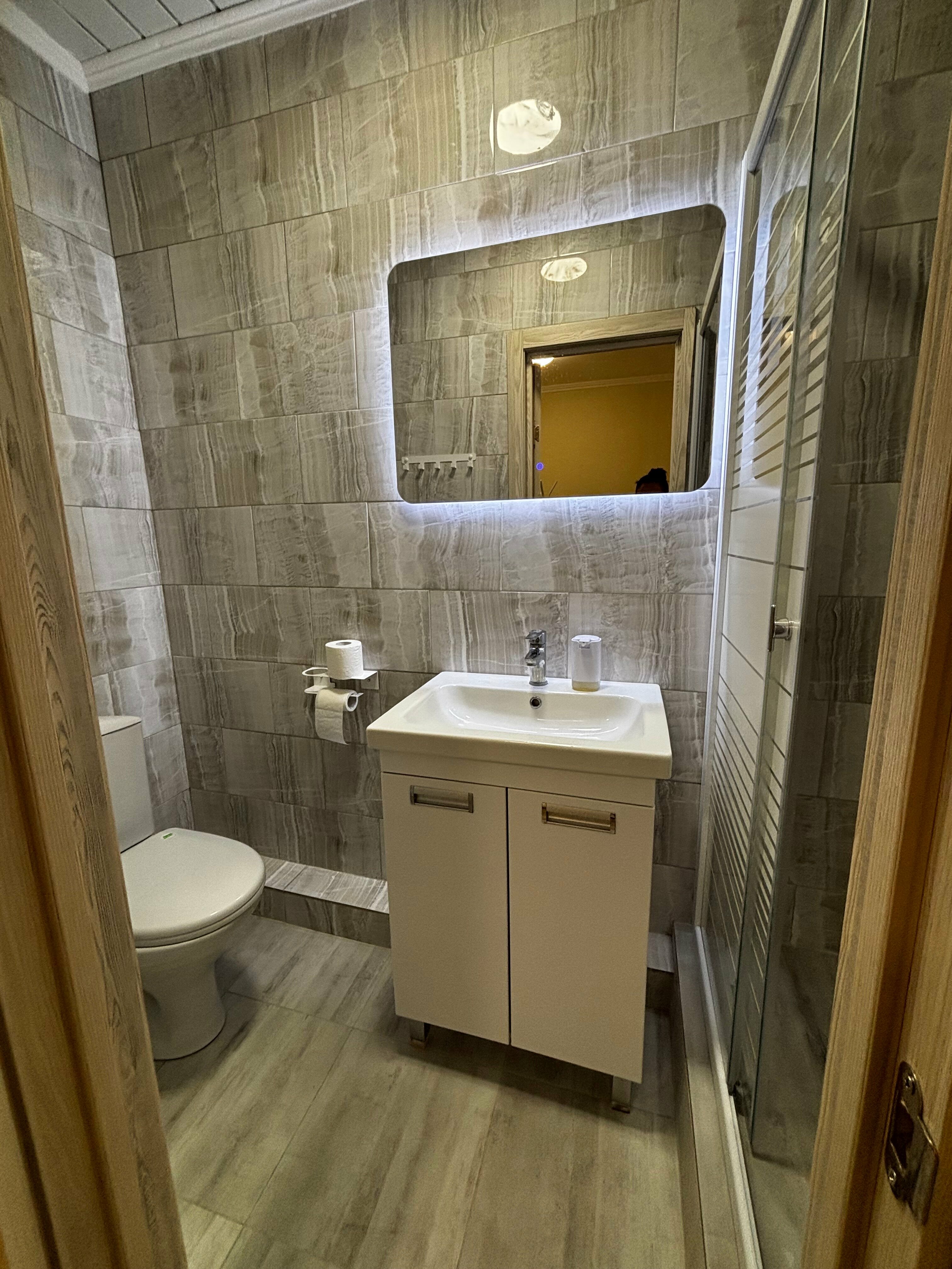 Просторный двухместный номер с 2 отдельными кроватями