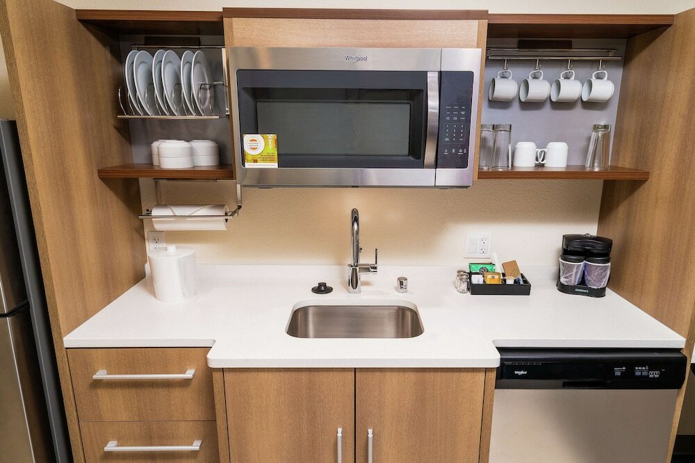 Suite, 1 King Bed, Accessible