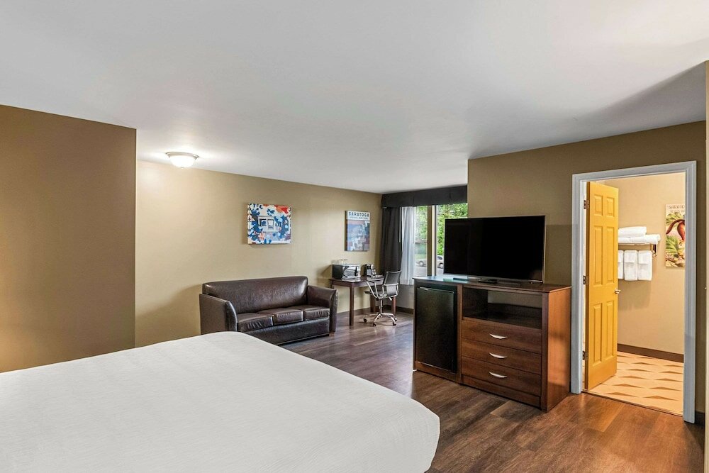 Suite, 1 King Bed with Sofa bed, Non Smoking