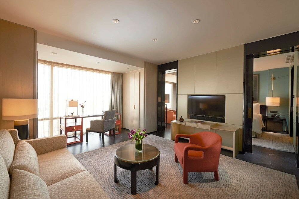 Deluxe Suite, 1 King Bed