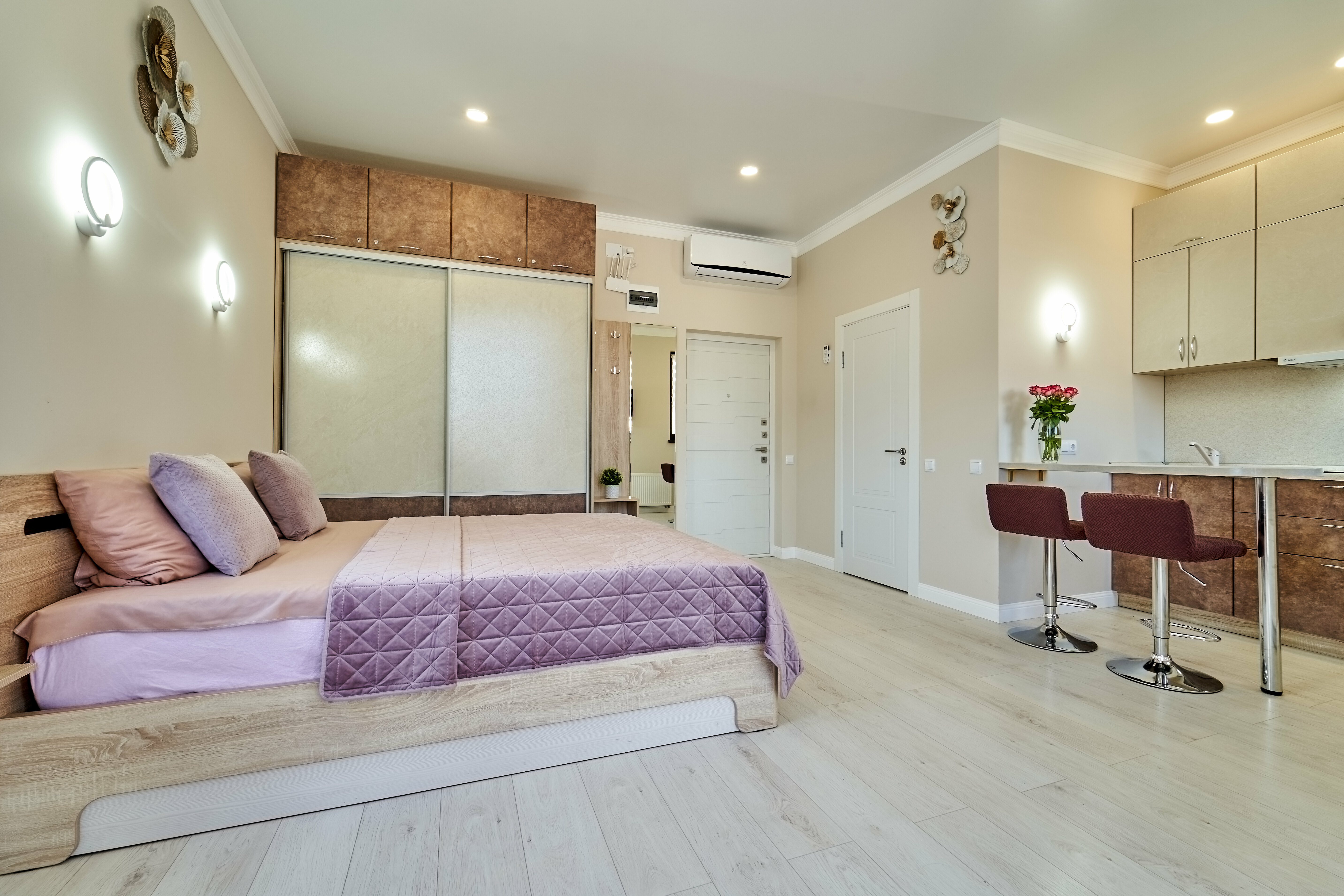 Апартамент с балконом и видом на море и горы