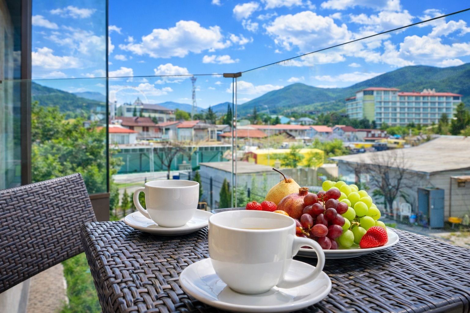 Лофт студия с балконом и видом на море и горы