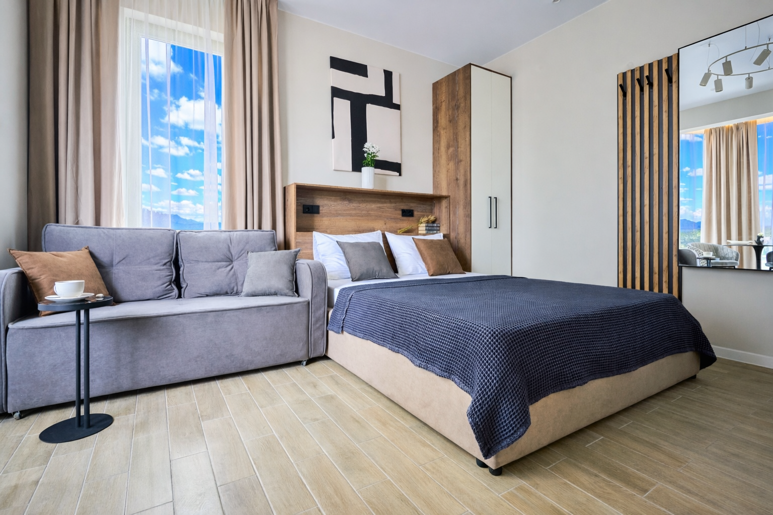 Лофт студия с балконом и видом на море и горы